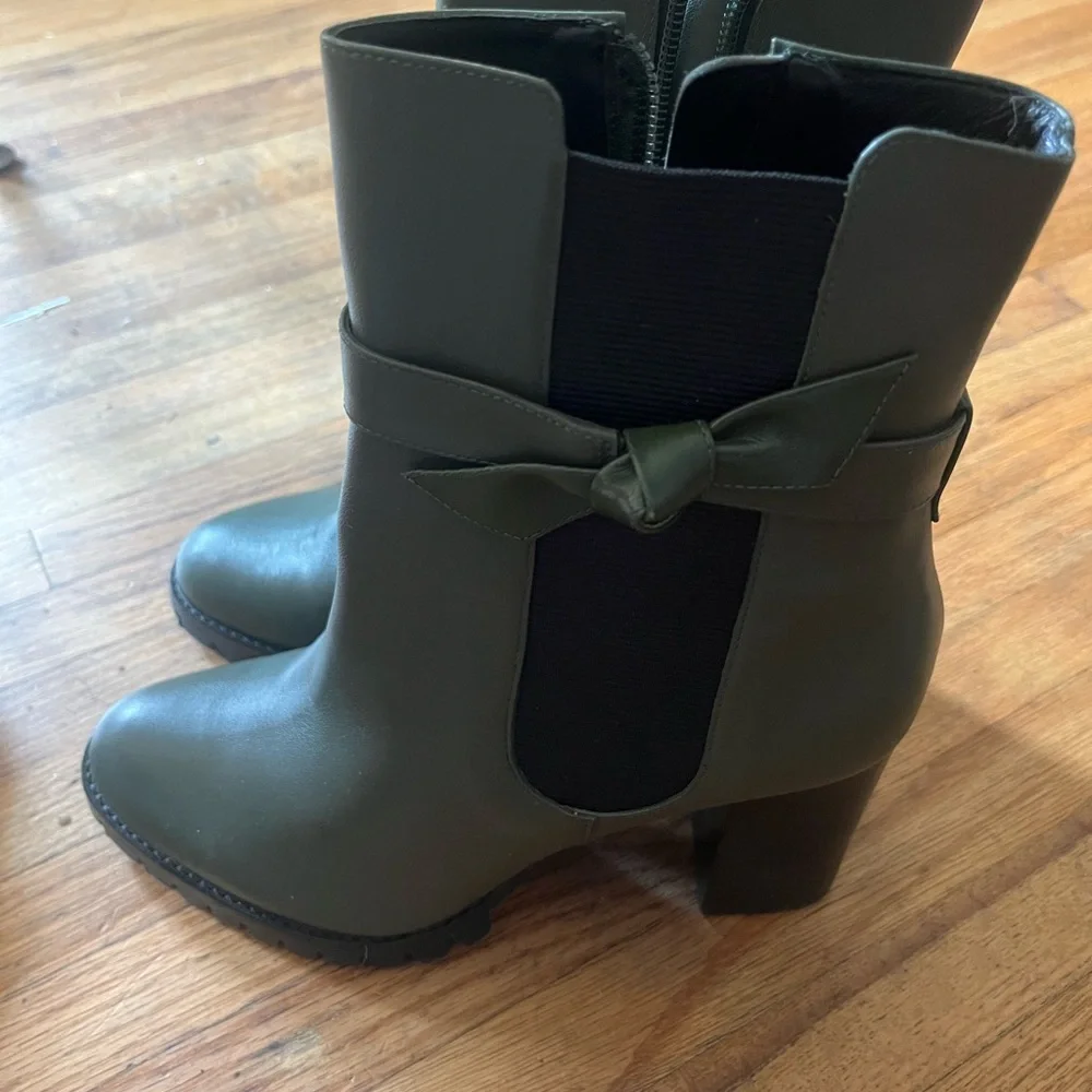 Alexandre Birman Clarita Chelsea Heeled Boots with Chunky Heel - Picture 2 of 10